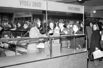 Bílá labuť slaví 80 let. Obchodní dům byl ve své době zářivým chrámem nákupů