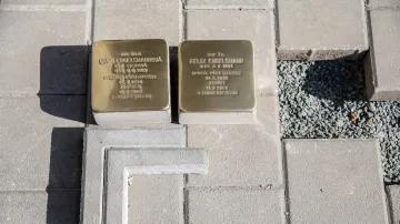 Položení kamenů zmizelých před vilou Engelsmann v Brně