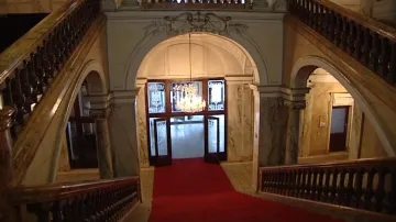 Pohled ze schodiště Císařských lázní