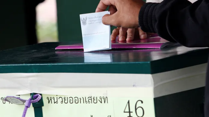 Thajsko hlasuje v referendu o ústavě