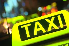 Vláda zkouší srovnat podmínky. Taxikáři nebudou potřebovat taxametry