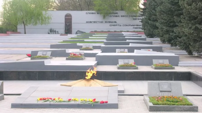 Památník obětem války s Moldavskem roku 1992 a sovětské invaze do Afghánistánu v podněsterském Tiraspolu (foto z roku 2008)