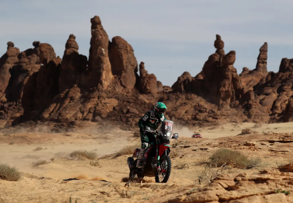 Oficiální název zní „rallye“, nicméně se spíše jedná o vytrvalostní závod v terénu