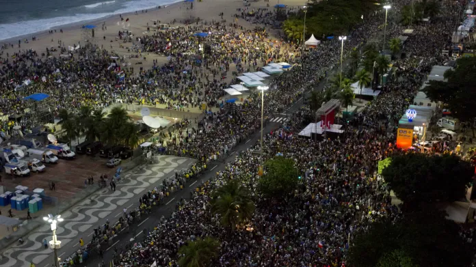 Na Copacabanu dorazil za papežem až milion lidí