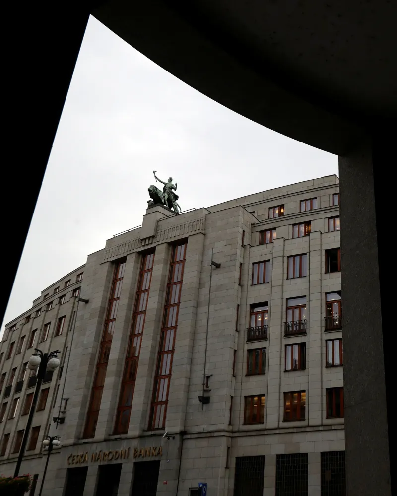 Zaměstnanec ČNB stíhaný za krádež milionů je ve vazbě