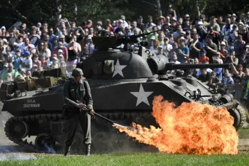 Němci proti Finům i Američanům. Přes Lešany se po sedmnácté prohnaly tanky