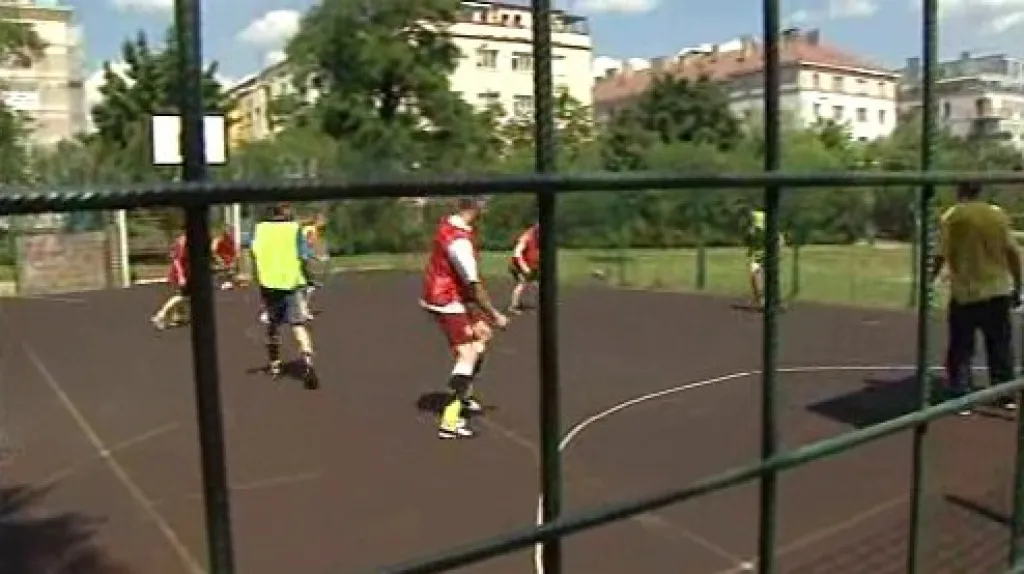 Trénink českých bezdomovců na jejich fotbalové mistrovství světa