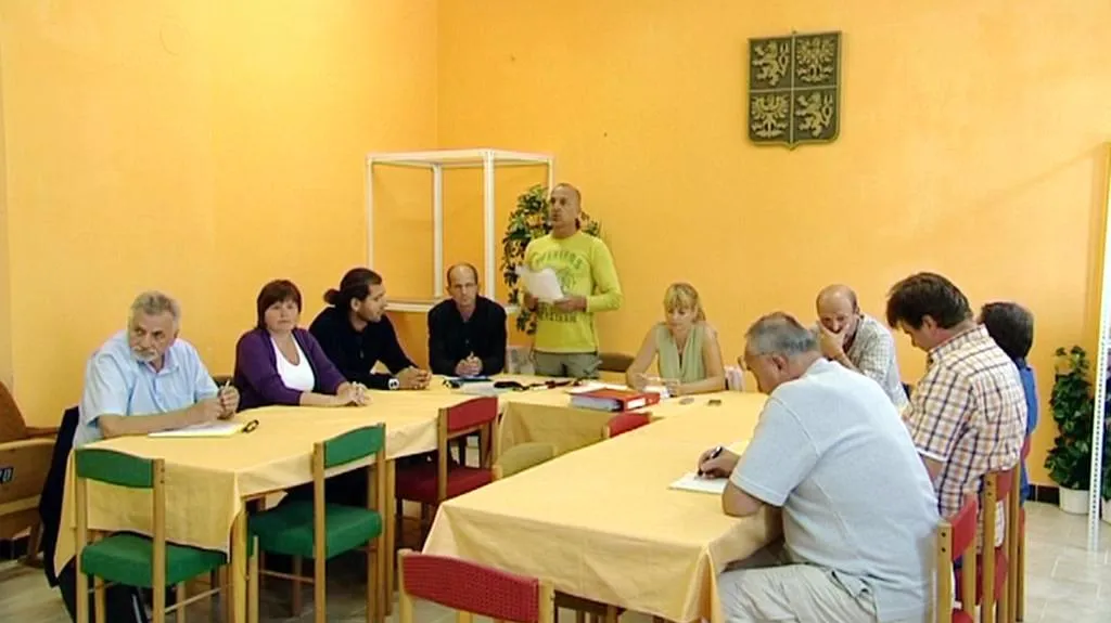 Včerejší jednání zastupitelstva řešení nepřineslo