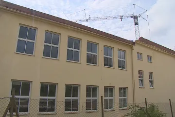 Opravuje se, výuku odkládáme. Některé školy na jihu Moravy nestihly dokončit rekonstrukci