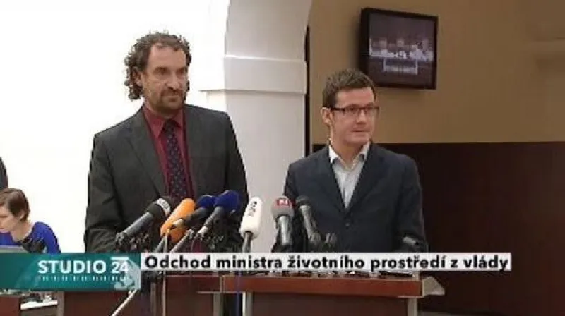 Studio ČT24 o rezignaci Jana Dusíka