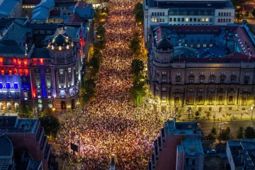 Bělehradem prošel tichý pochod, lidé žádali předčasné volby