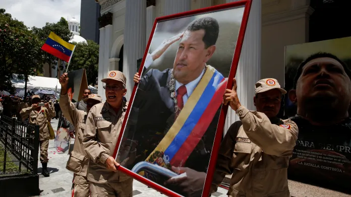 Ústavodárné shromáždění uctilo památku Huga Cháveze