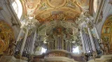 Interiér a varhany v kostele na Svatém Kopečku