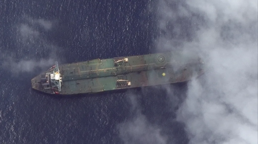 Satelitní snímek, který má ukazovat íránský tanker Adrian Darya 1 u syrského přístavu Tartús