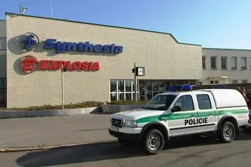 Při výbuchu v Synthesii byli zraněni tři lidé