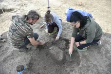 Archeologové zkoumají u Kroměříže pohřebiště germánského jezdectva z období markomanských válek