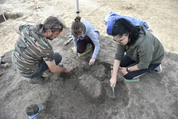 Archeologové zkoumají u Kroměříže pohřebiště germánského jezdectva z období markomanských válek