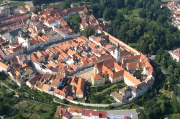 Obce a kraje by měly z daní dostávat větší díl, navrhly senátní výbory