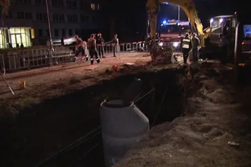 Dělník zahynul pod sesuvem půdy v pražském Suchdole