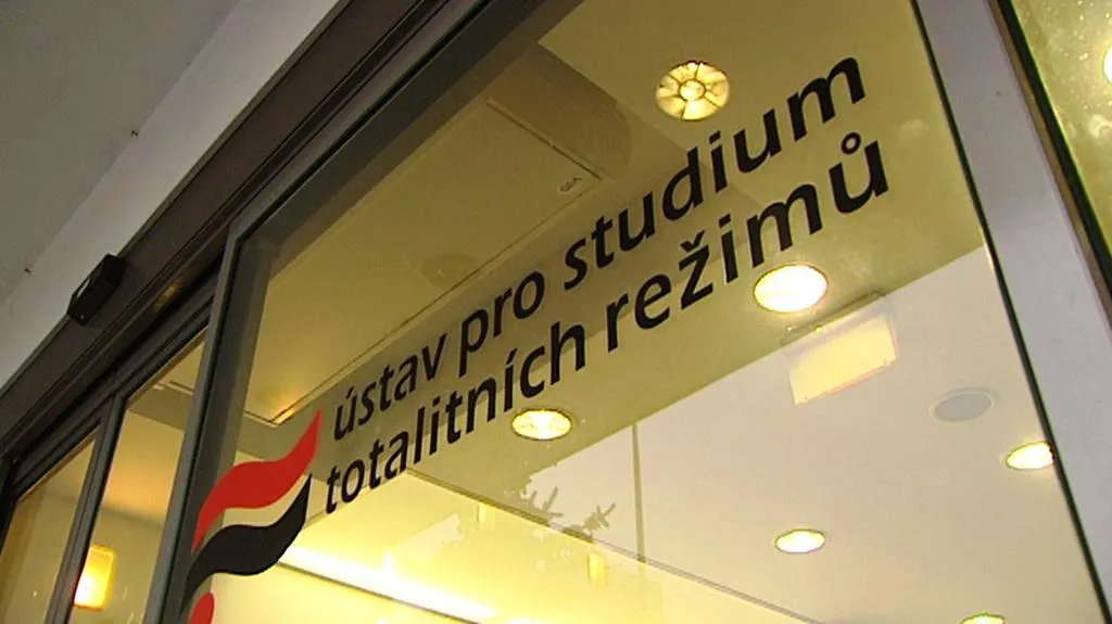 Ústav totalitních režimů