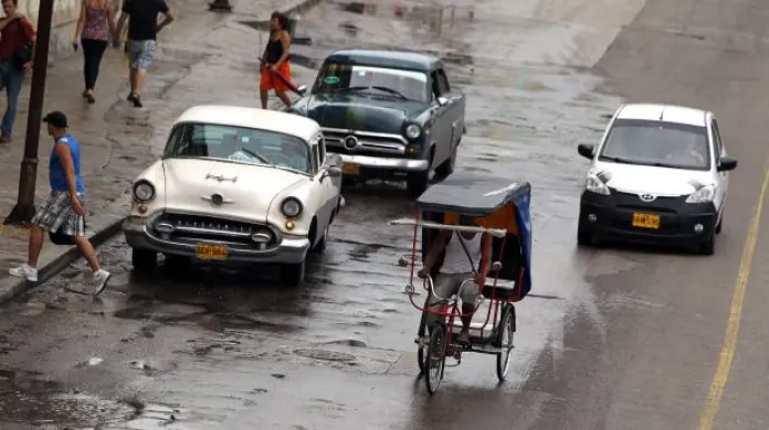 Režim na Kubě dovolí lidem koupit si auto bez povolení