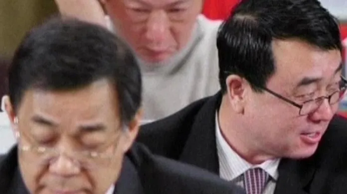 Po Si-laj (vpředu) a Wang Li-jün (vzadu)