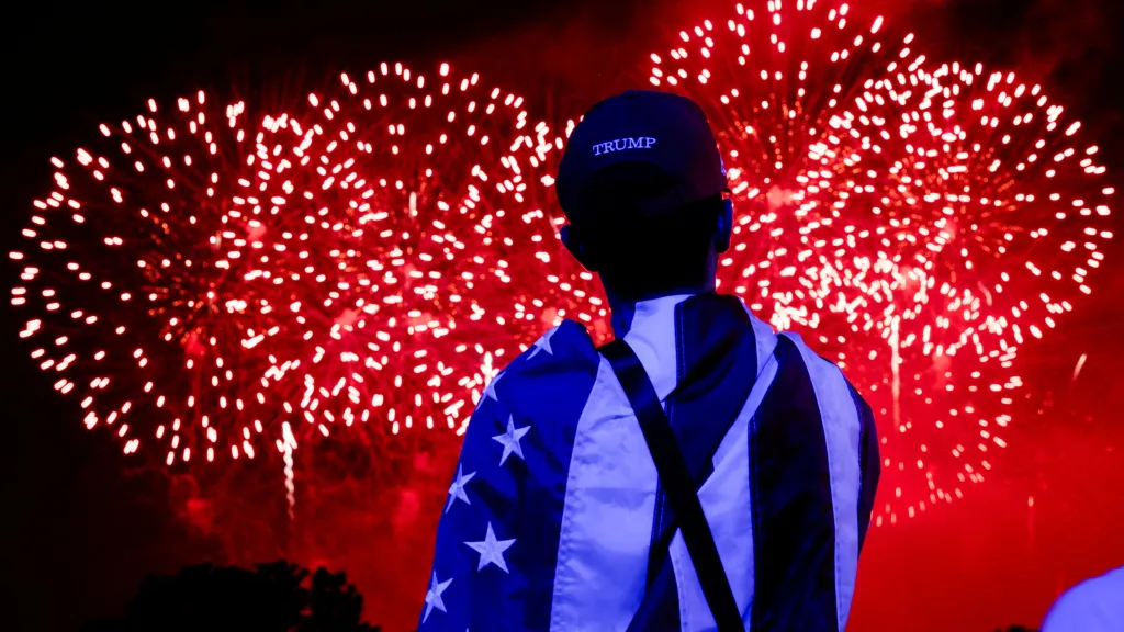 Ohňostroj ve Washingtonu při oslavách 250 let nezávislosti USA