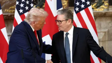 Prezident USA Donald Trump a britský premiér Keir Starmer
