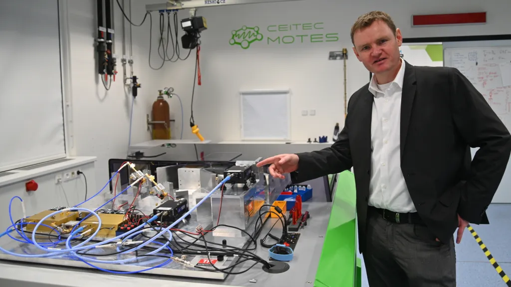 Petr Neugebauer z centra CEITEC představil prototyp spektrometru