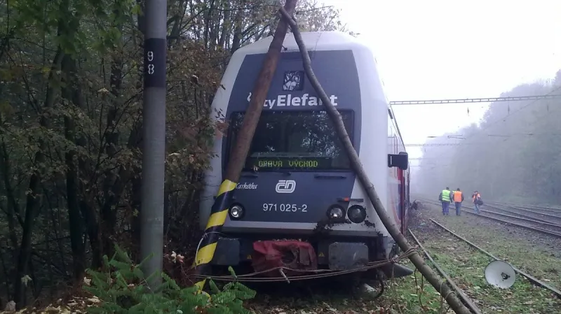 Nehoda jednotky řady 471 na odbočce Odry v Ostravě