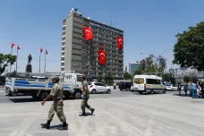 Tisíce tureckých policistů a vojáků přišlo o práci