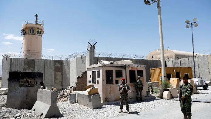 Základnu Bagrám už hlídají afghánští vojáci