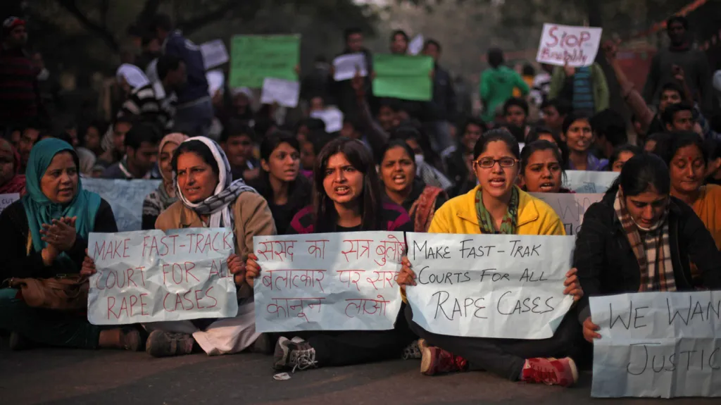 Indové demonstrují za přísnější tresty za znásilnění