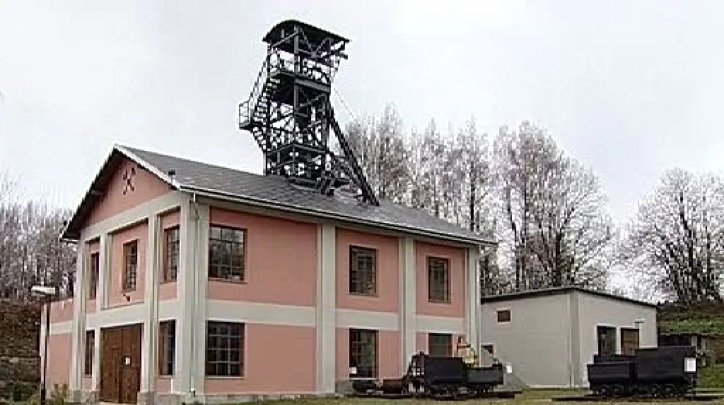 Bývalá důlní věž na Sokolovsku