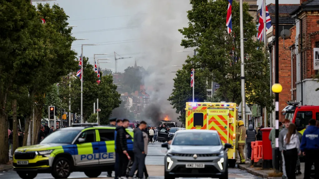 Bezpečnostní složky zasahují proti protestům v Belfastu