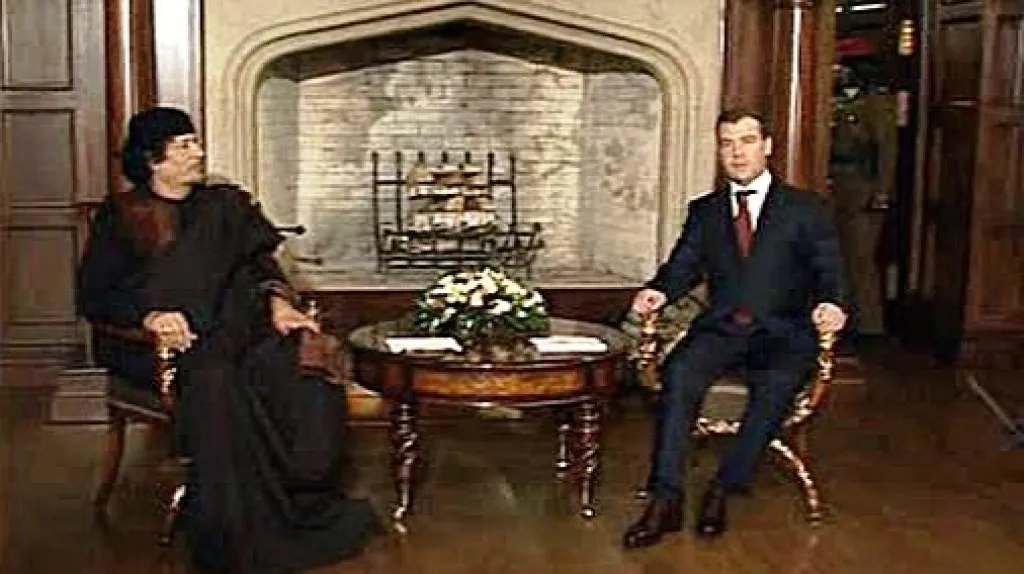 Muammar Kaddáfí a Dmitrij Medveděv