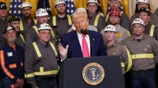 Donald Trump při ceremonii na podporu uhlí