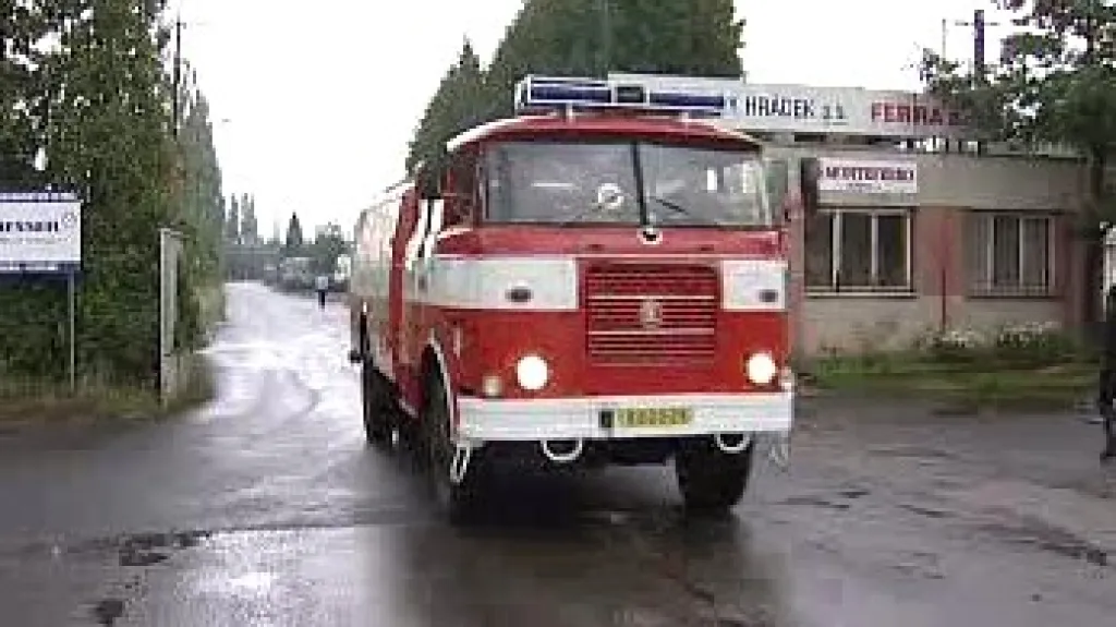 Hasiči zasahují v Železárnách Hrádek