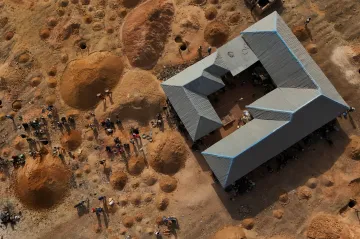 Potřeba přežít převažuje nad nebezpečím. Rodiny v Nigérii těží cín u svých domů