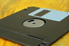 Celý lidský jazyk by se téměř vešel na jednu disketu. Zabere jen 1,5 megabajtů