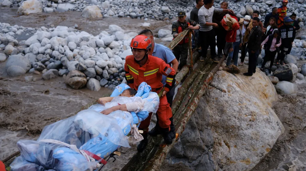 Záchranné práce po zemětřesení v čínské provincii S’-čchuan