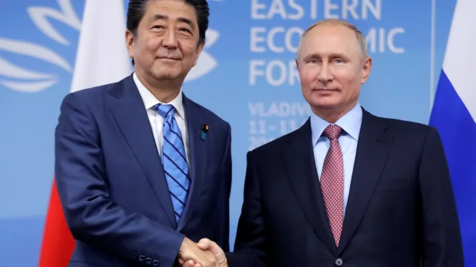 Šinzó Abe a Vladimir Putin ve Vladivostoku