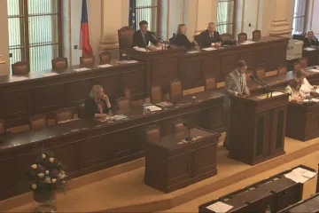 Poslanci během interpelací řešili nábor policistů. Jejich počet se zvýšil o 800, řekl Rakušan