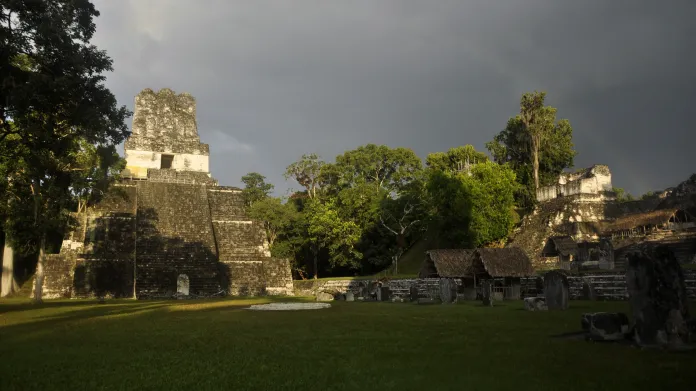 Město Tikal - někdejší centrum mayské kultury
