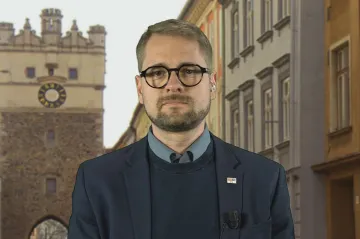 Pokud se ukáže, že za požárem v Pardubicích není Rusko, budu překvapený, říká šéf TOP 09