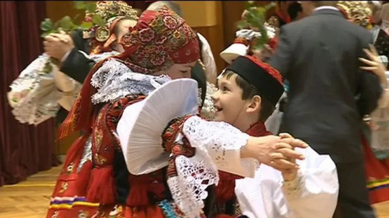 NO COMMENT: Krojový ples ve Vlčnově