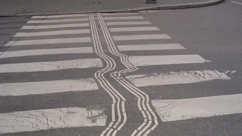 Přechod s vodicími pásy pro nevidomé