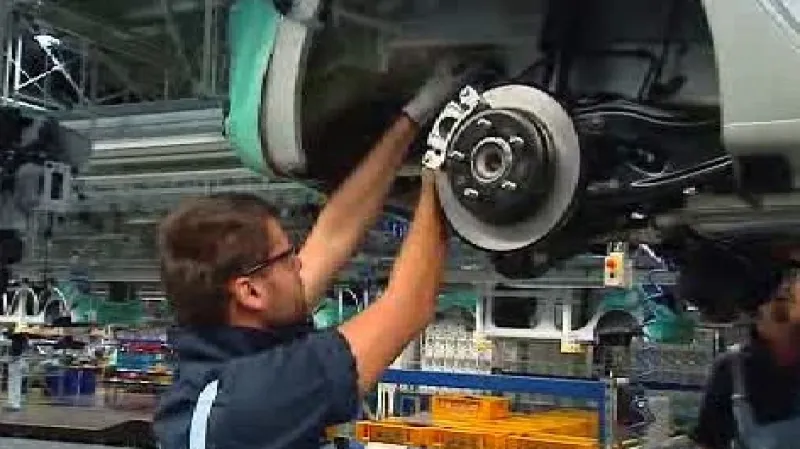 Práce v automobilce