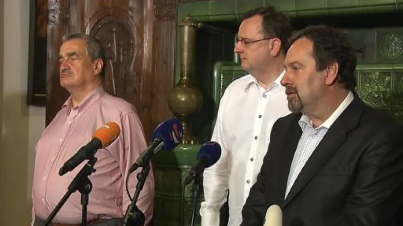 Jednání K9 o obměně vlády odloženo