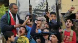 Palestinské děti vítají Šaronovu smrt